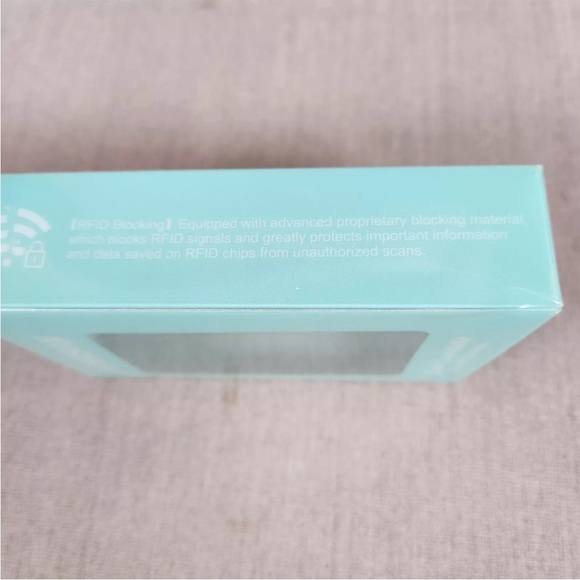 NWT RFID Credit Card Wallet Lilac Color Butterflies New in Box Gold Tone Zip - Picture 10 of 10